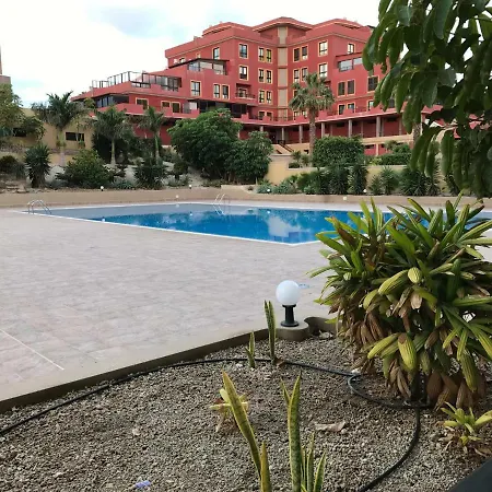 Maria Perla Medano *